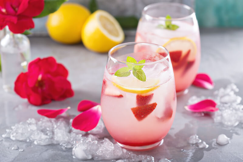 Zelf rozenwater maken